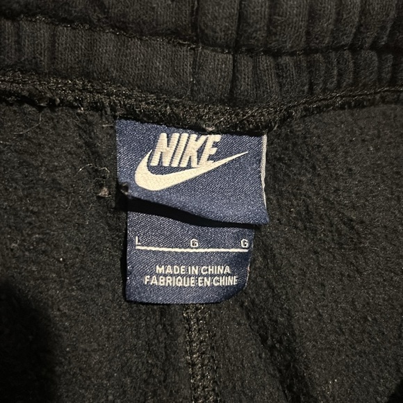 Nike sweatpants - Picture 2 of 2